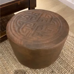 PUFF CELTA PUFF REDONDO TAPIZADO EN CUERO SINTÉTICO BROWN