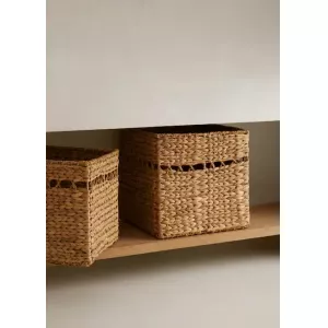 CESTA CUADRADA 32X32X32CM. TEJIDO 100% JACINTO DE AGUA.