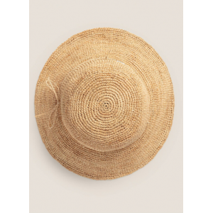 Sombrero de ala ancha de rafia en color natural.