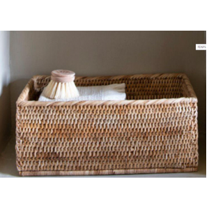 "CESTA MULTIUSOS DE RATÁN HECHA A MANO.