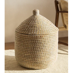 Cesta alta redonda trenzada con tapa para guardar la colada o para guardar otro tipo de almacenaje, práctica y decorativa.