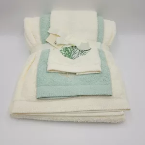 Juego de toallas verde y beige