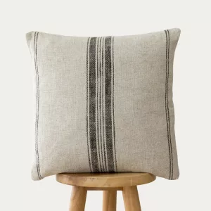 Line  favorite_border Cojín beige